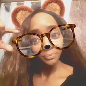 Meet your Posher, Adrienne